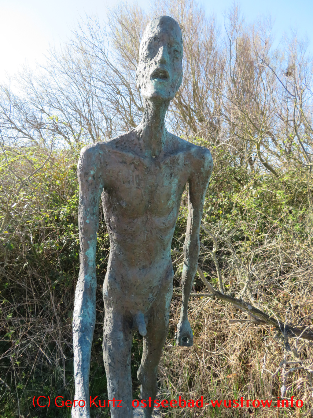 Skulpturenpark Wustrow - Dünner Mann aus Bronze