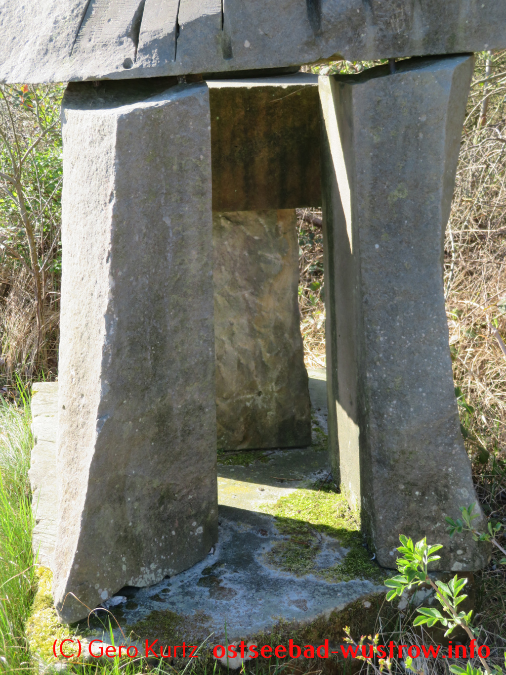 Skulpturenpark Wustrow - Skulptur aus Stein - Großer Sitzender