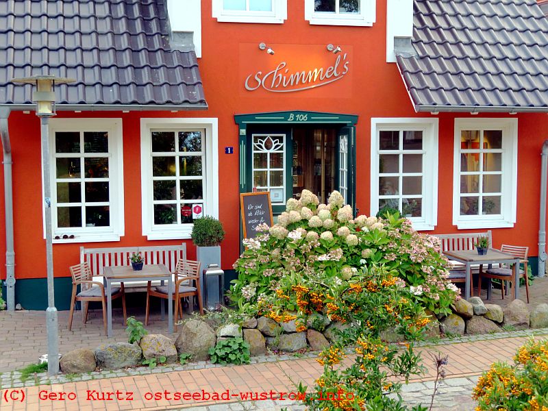 Restaurant "Schimmels" Eingang und Sitzplätze vor der Tür