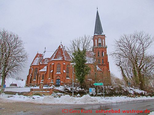 Die Kirche von Ostseebad Wustrow im Winter
