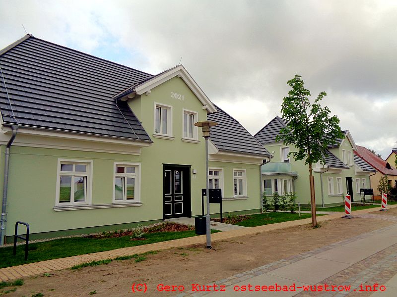 Zwei neu gebaute Gemeindehäuser in Ostseebad Wustrow