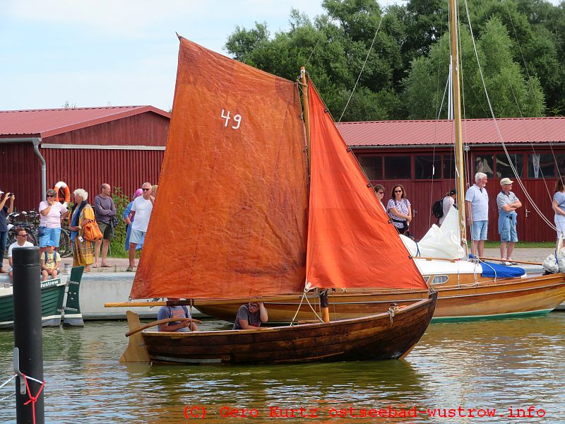 Kleine Fischländer Wettfahrt - Auslaufendes Netzboot