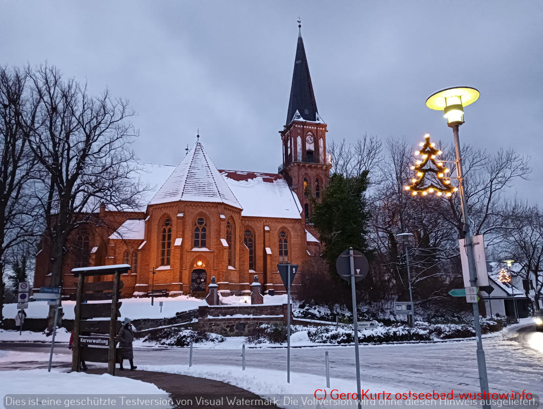 Weihnachtsmarkt Ostseebad Wustrow - Weihnachtliche Kirche