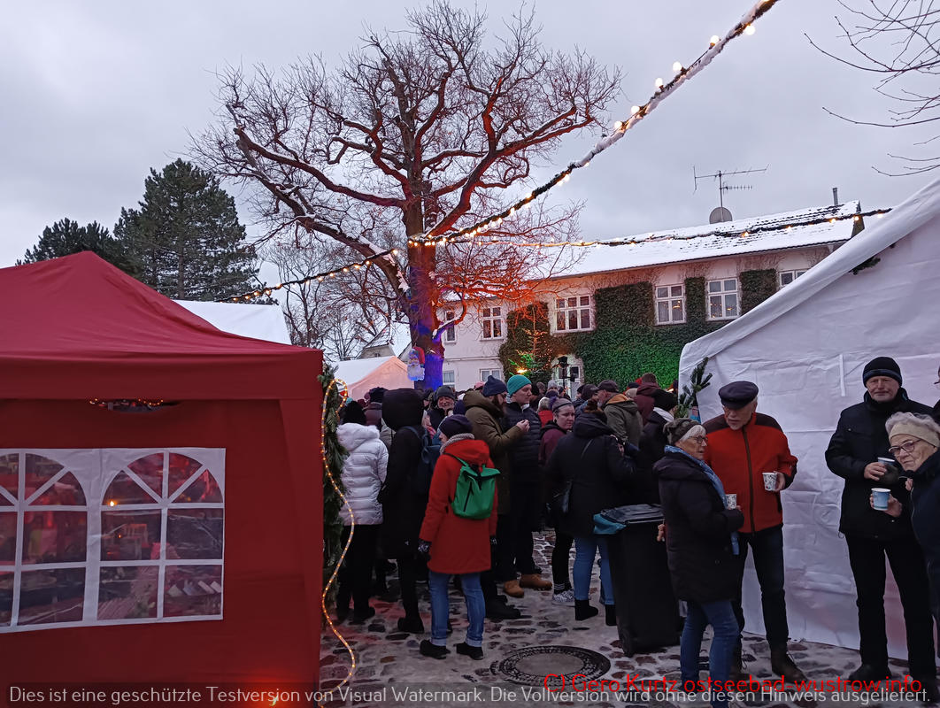 Weihnachtsmarkt Ostseebad Wustrow - Eingang von der Norderstraße