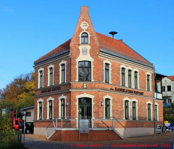 Haus des Gastes - Sitz der Kurverwaltung in Ostseebad Wustrow. Hier wird Dir bei der Wahl einer Unterkunft geholfen. Kaiserliches Postamt